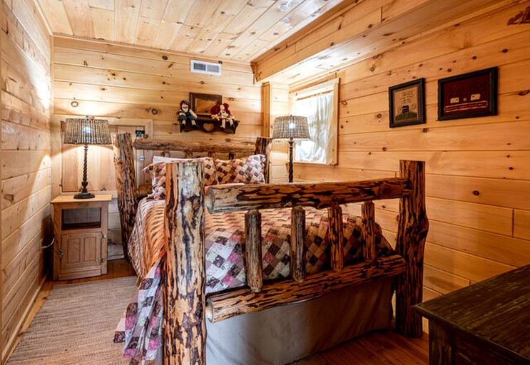 Cabins (United States of America, Topton, North Carolina)