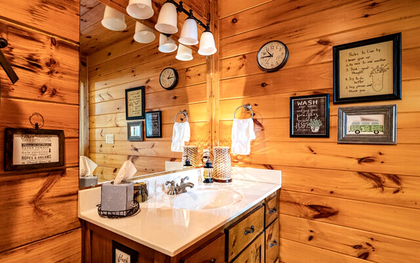 Lakeside Log Cabin in Topton, North Carolina, Perfect for Recharging your Batteries in Nature