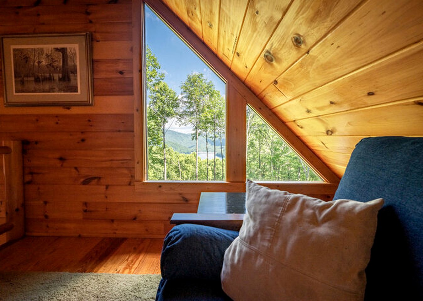 Lakeside Log Cabin in Topton, North Carolina, Perfect for Recharging your Batteries in Nature