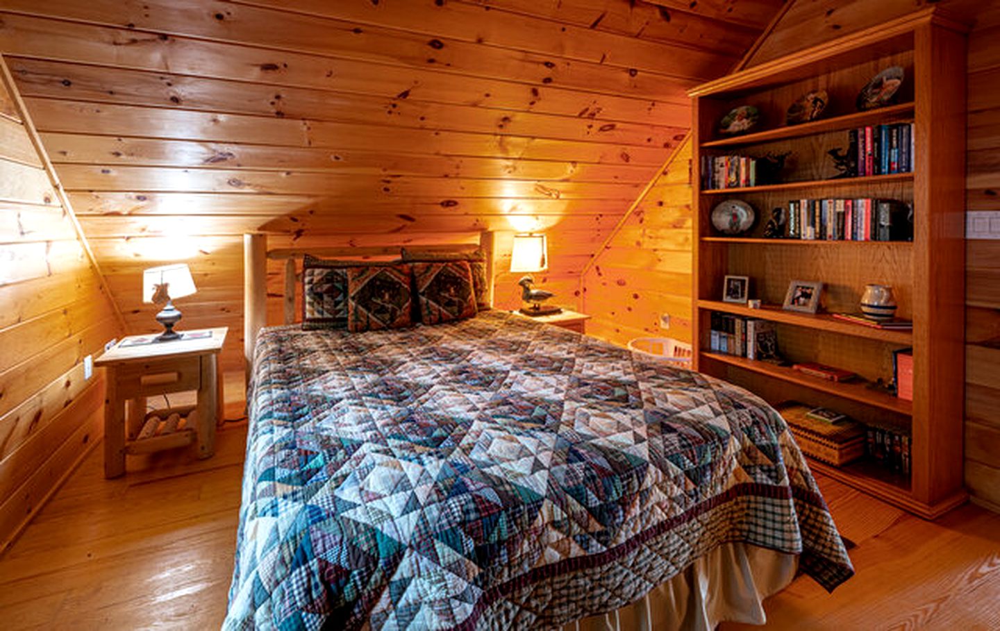 Lakeside Log Cabin in Topton, North Carolina, Perfect for Recharging your Batteries in Nature