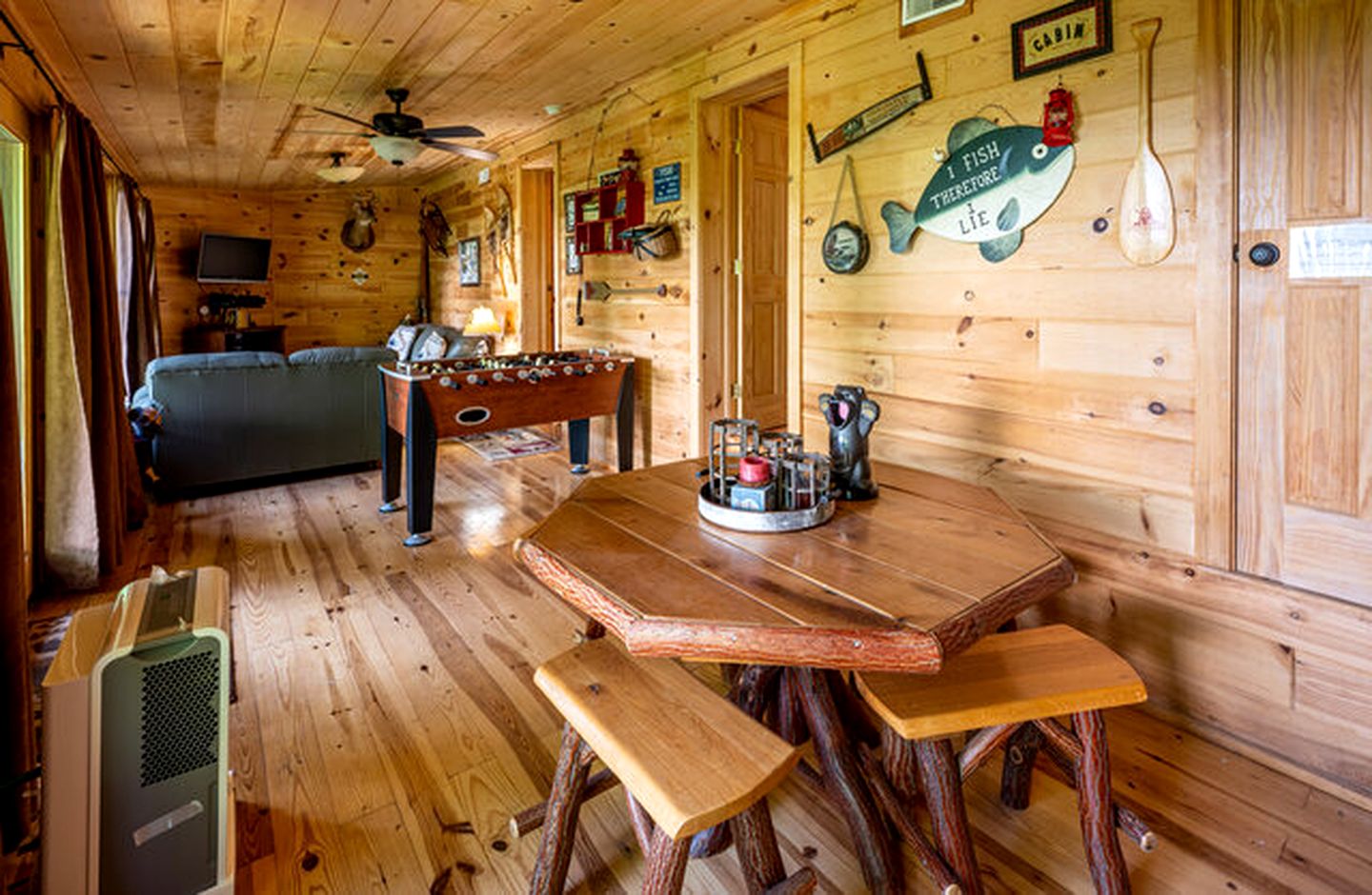 Lakeside Log Cabin in Topton, North Carolina, Perfect for Recharging your Batteries in Nature