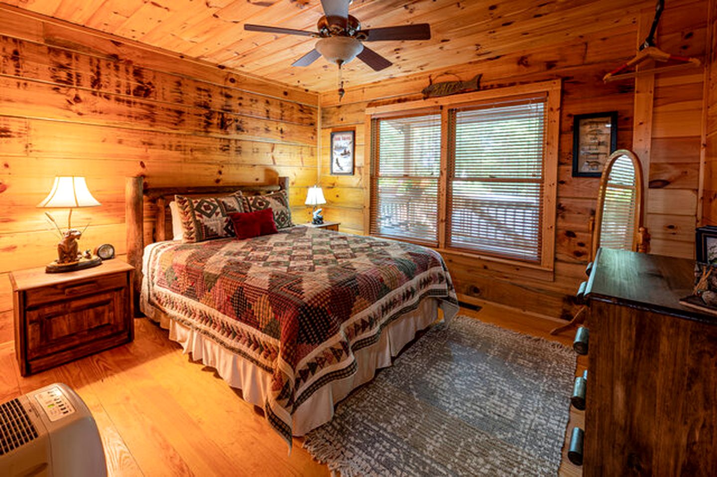 Lakeside Log Cabin in Topton, North Carolina, Perfect for Recharging your Batteries in Nature