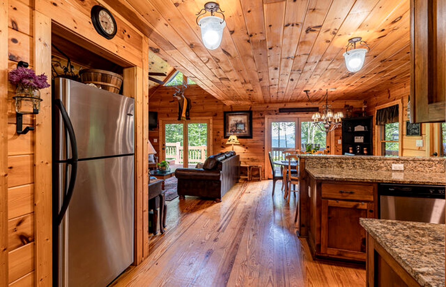 Lakeside Log Cabin in Topton, North Carolina, Perfect for Recharging your Batteries in Nature