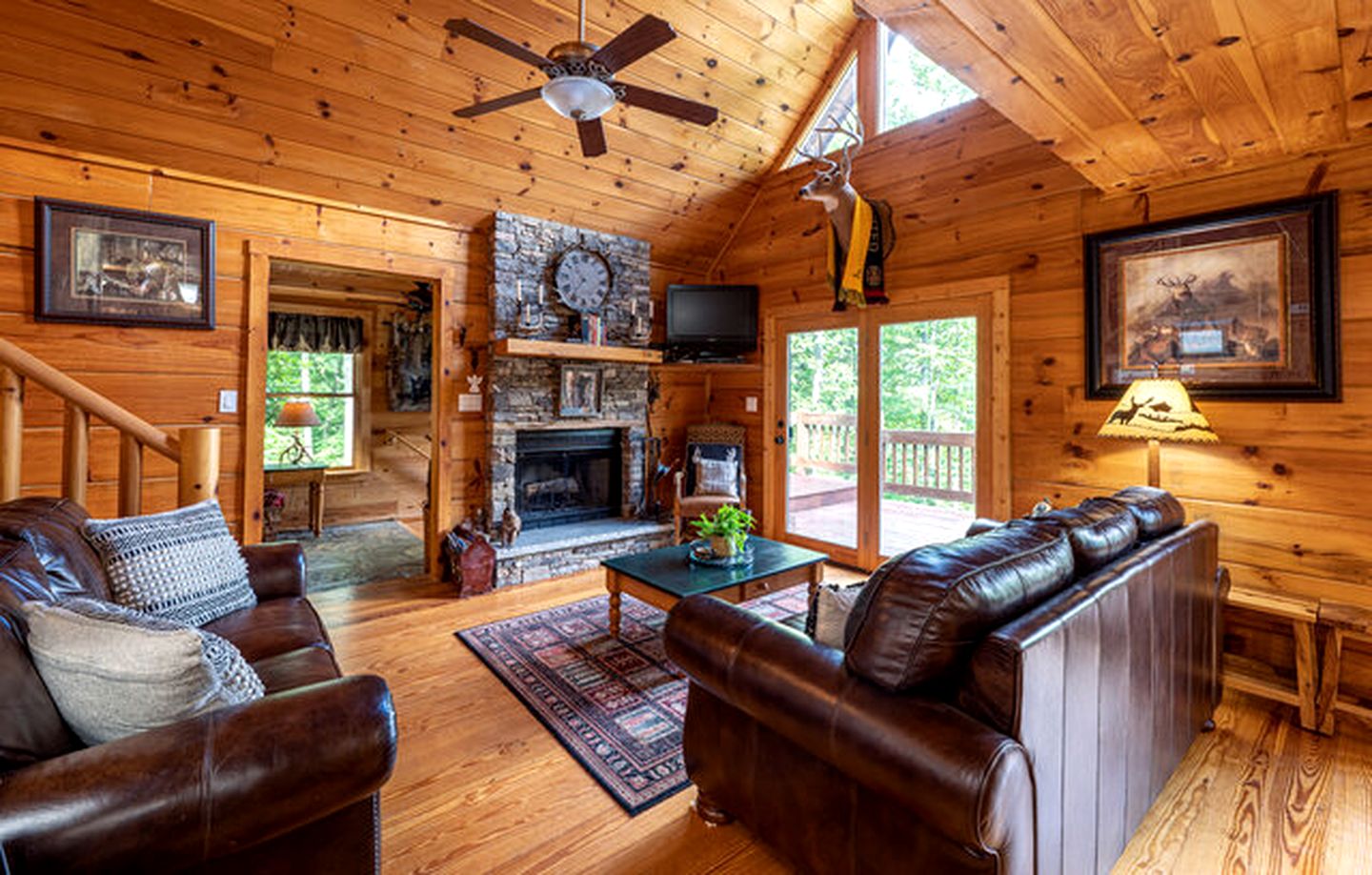 Lakeside Log Cabin in Topton, North Carolina, Perfect for Recharging your Batteries in Nature