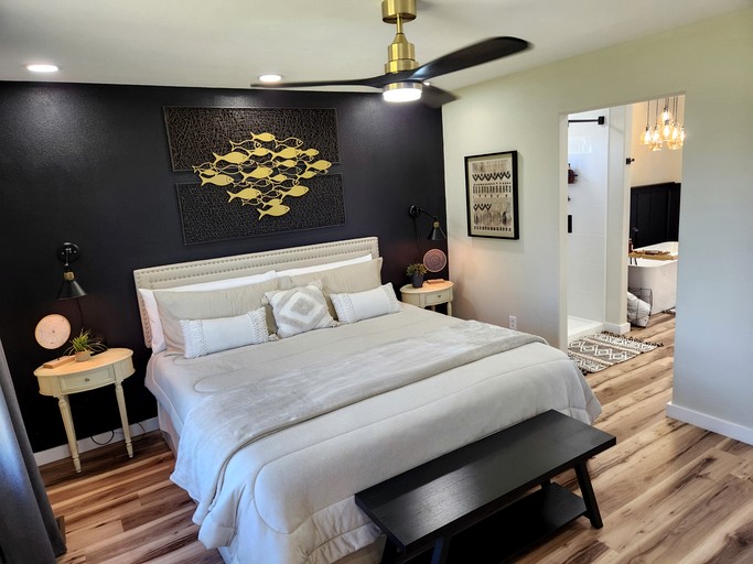 Cabins (United States of America, --, --)