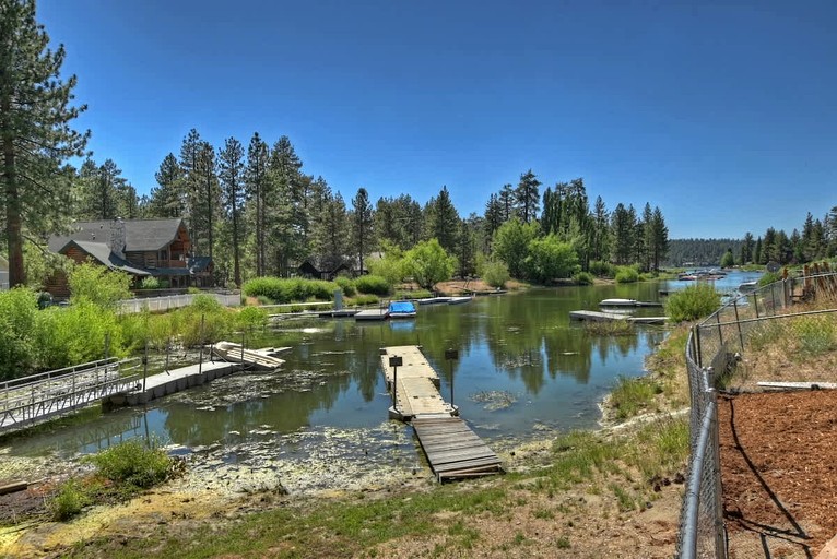 Cabins (United States of America, Big Bear Lake, California)