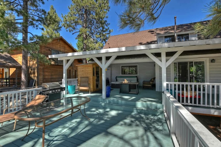 Cabins (United States of America, Big Bear Lake, California)