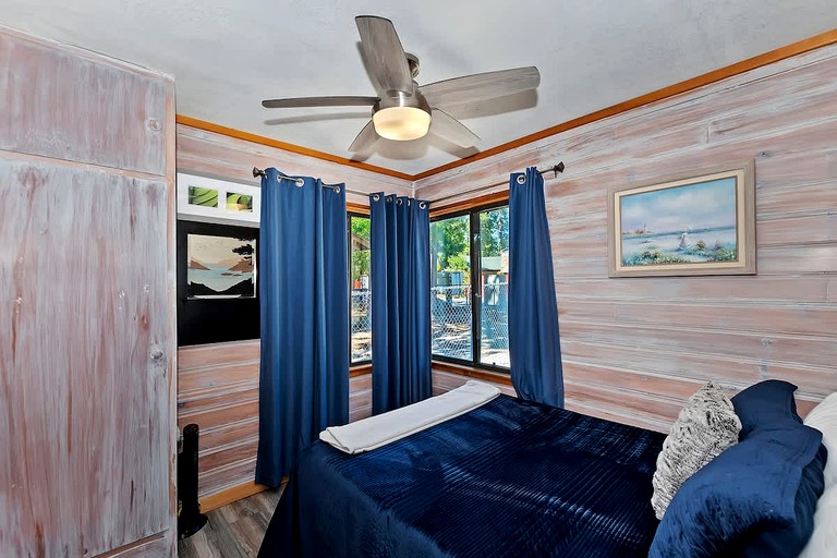 Cabins (United States of America, Big Bear Lake, California)