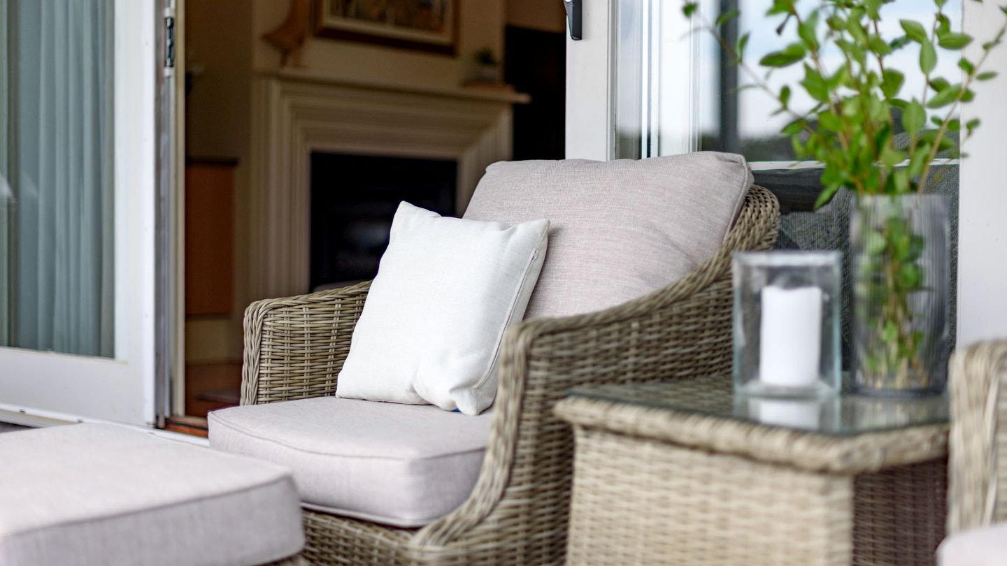 Tranquil Vacation Rental with Amazing Lake Views and Hiking Trails in Daylesford, Victoria