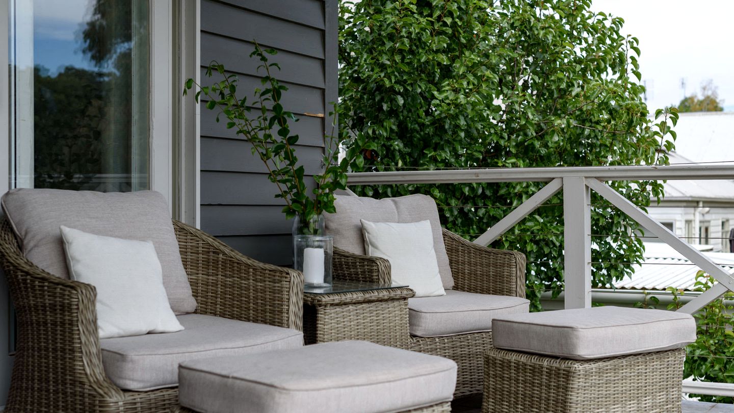 Tranquil Vacation Rental with Amazing Lake Views and Hiking Trails in Daylesford, Victoria