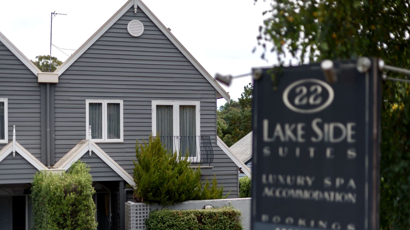 Tranquil Vacation Rental with Amazing Lake Views and Hiking Trails in Daylesford, Victoria