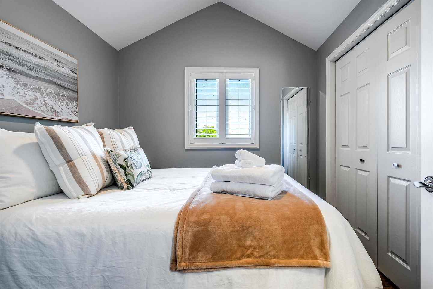 Lakeside Vacation Rental on Lake Erie for a Unique Escape in Leamington, Ontario