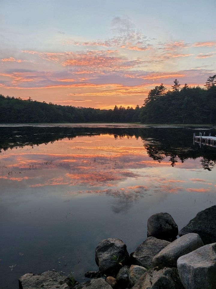 Waterfront Cottage with Equipped Deck and Private Dock in Maine