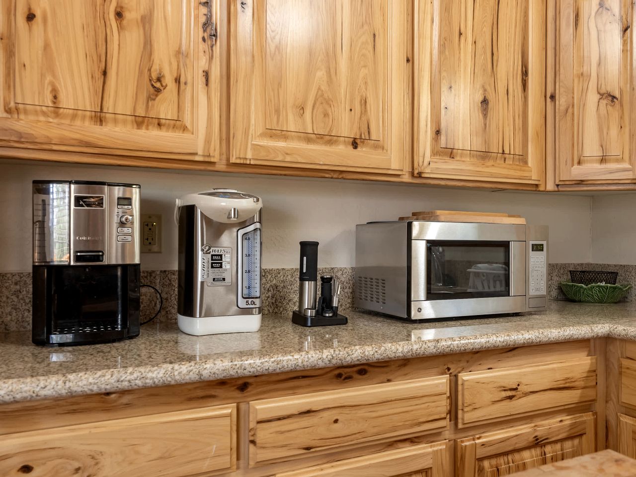 Charming Vintage Mountain Cabin with Scenic Lake Views near Big Bear Lake, California