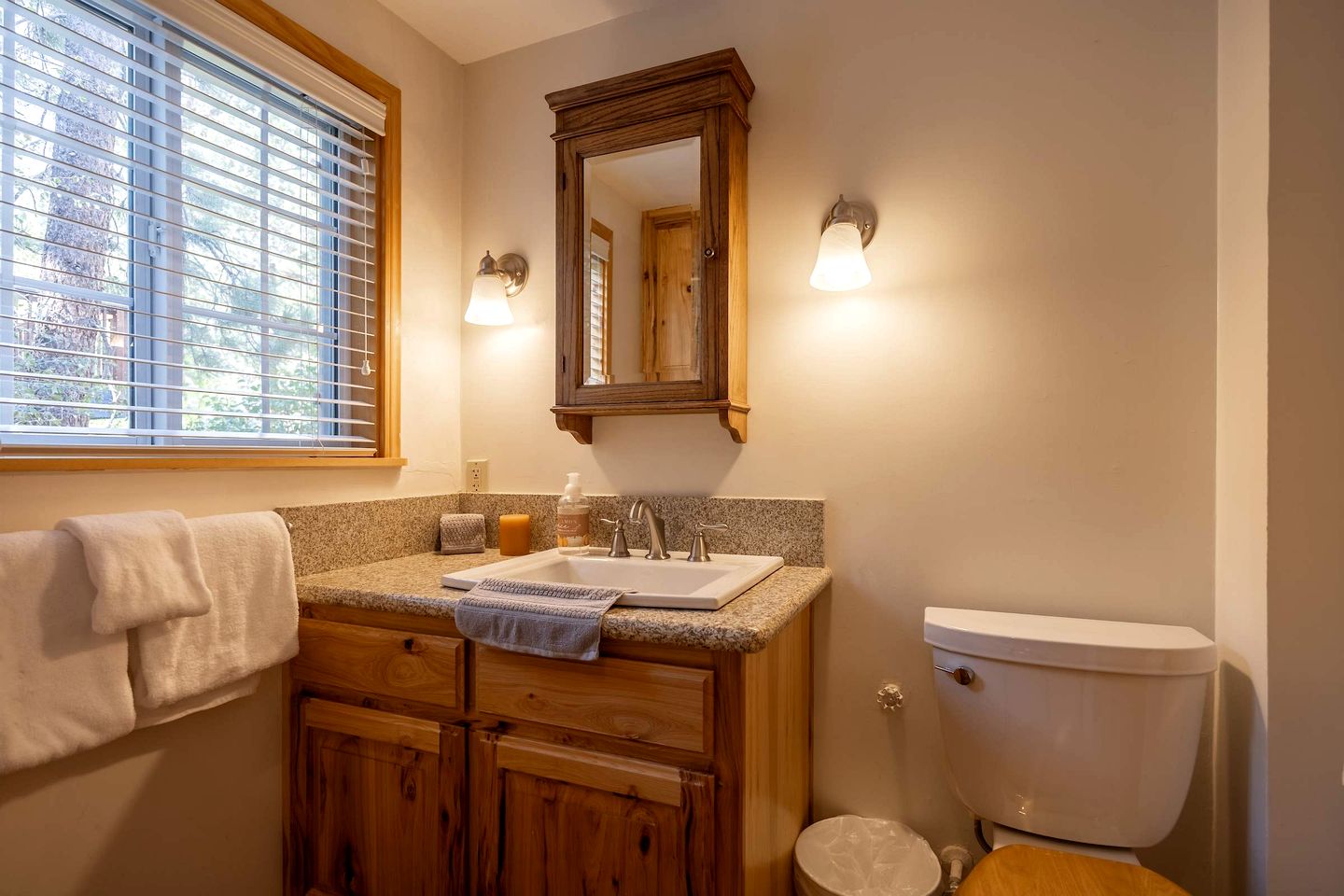 Charming Vintage Mountain Cabin with Scenic Lake Views near Big Bear Lake, California