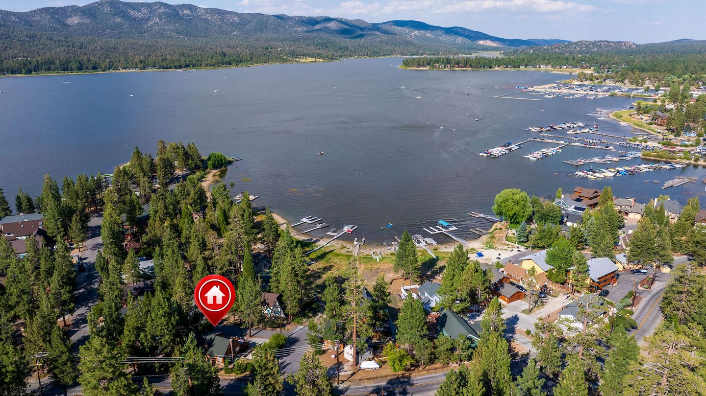 Charming Vintage Mountain Cabin with Scenic Lake Views near Big Bear Lake, California