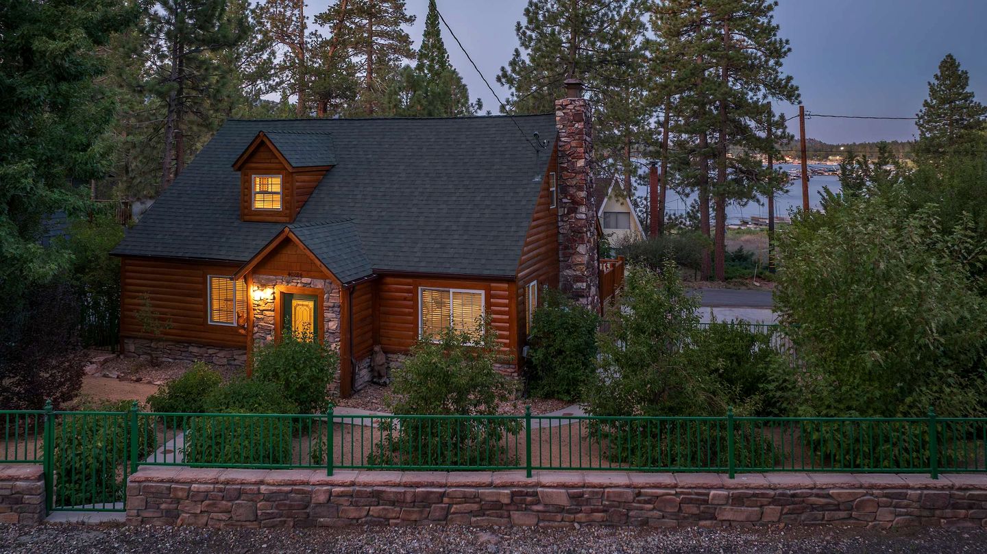 Charming Vintage Mountain Cabin with Scenic Lake Views near Big Bear Lake, California