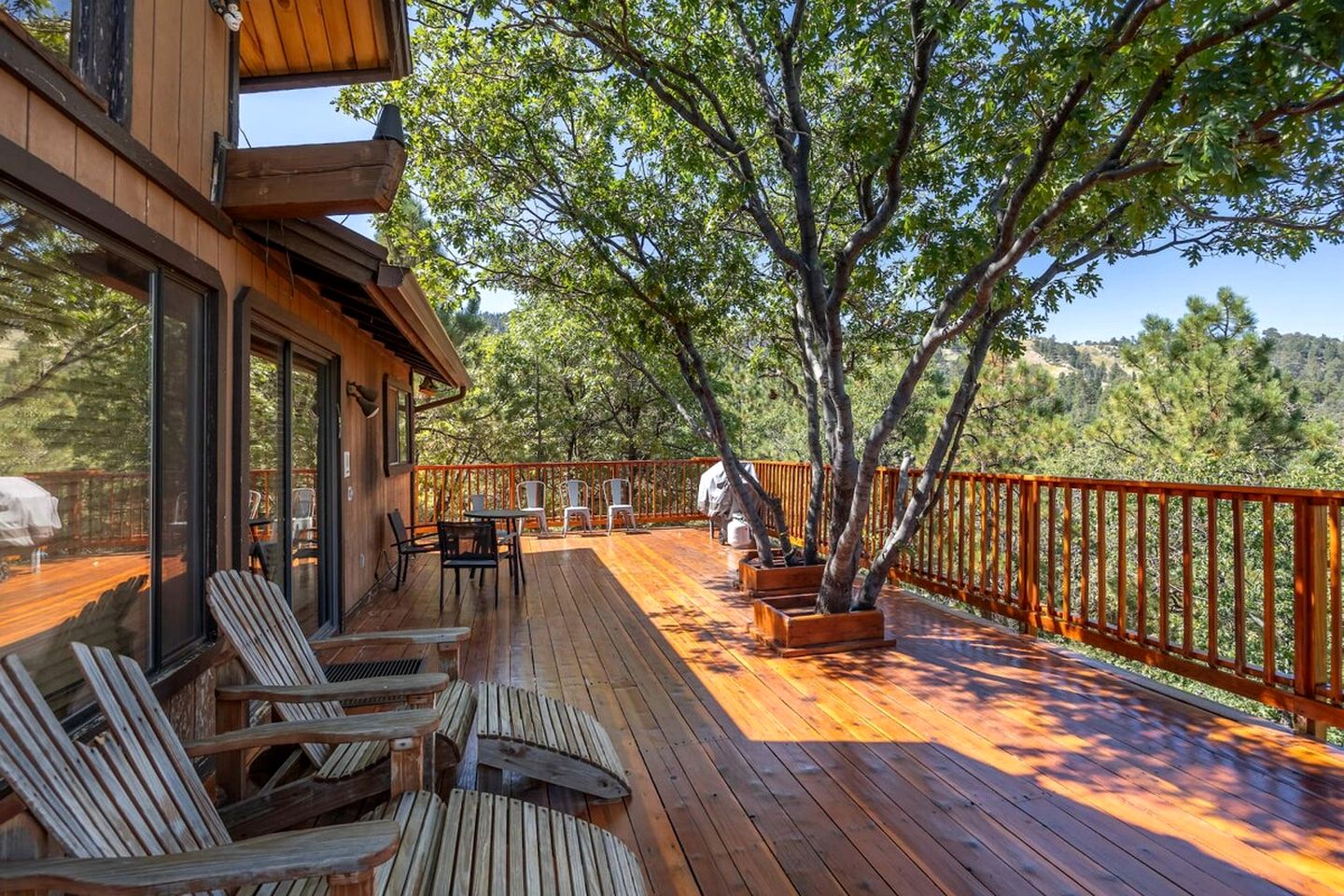 Breathtaking Huge Cabin with Hot-tub and Stunning Views in Moonridge, California