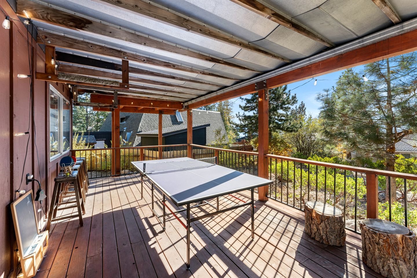 Beautiful A-Frame Cabin with Jacuzzi, Double Deck, Ping Pong Table and Lake Views in California