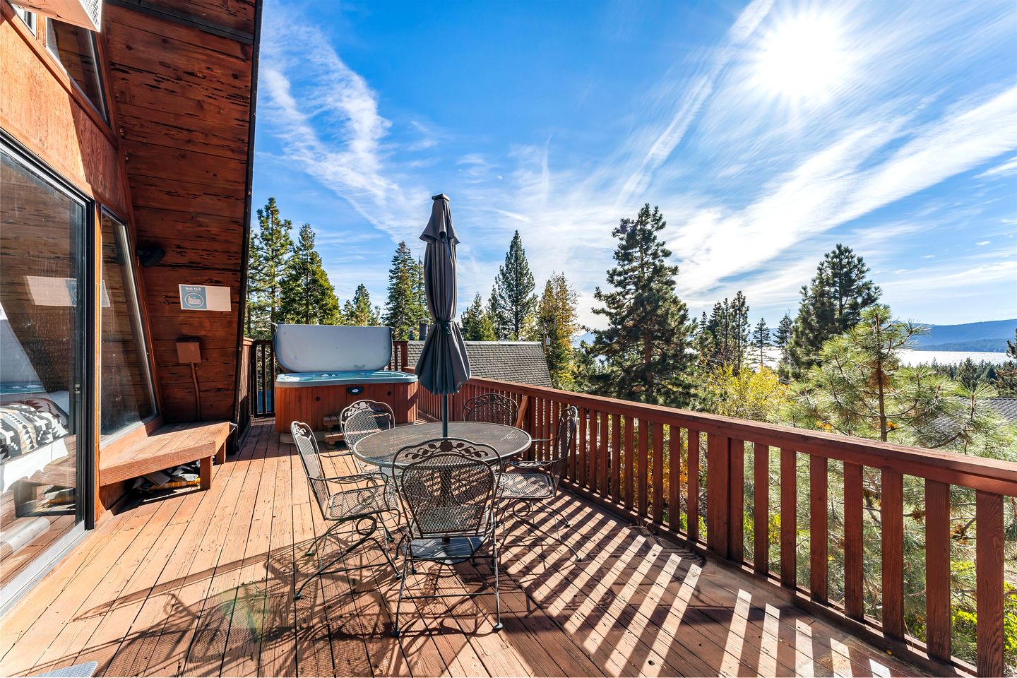 Beautiful A-Frame Cabin with Jacuzzi, Double Deck, Ping Pong Table and Lake Views in California