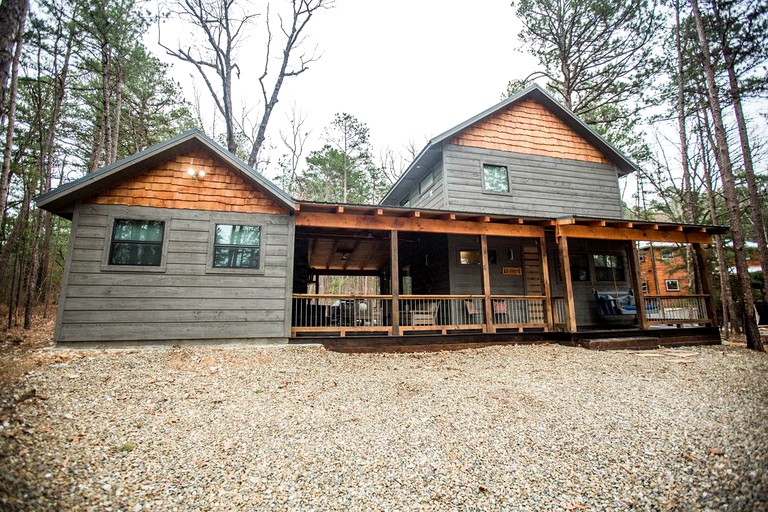 Cabins (Hochatow, Oklahoma, United States)