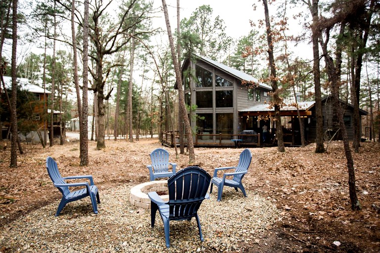 Cabins (Hochatow, Oklahoma, United States)