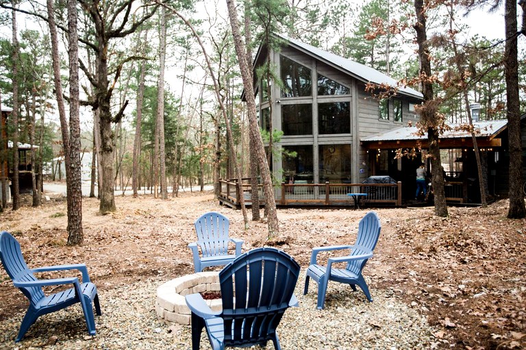 Cabins (Hochatow, Oklahoma, United States)