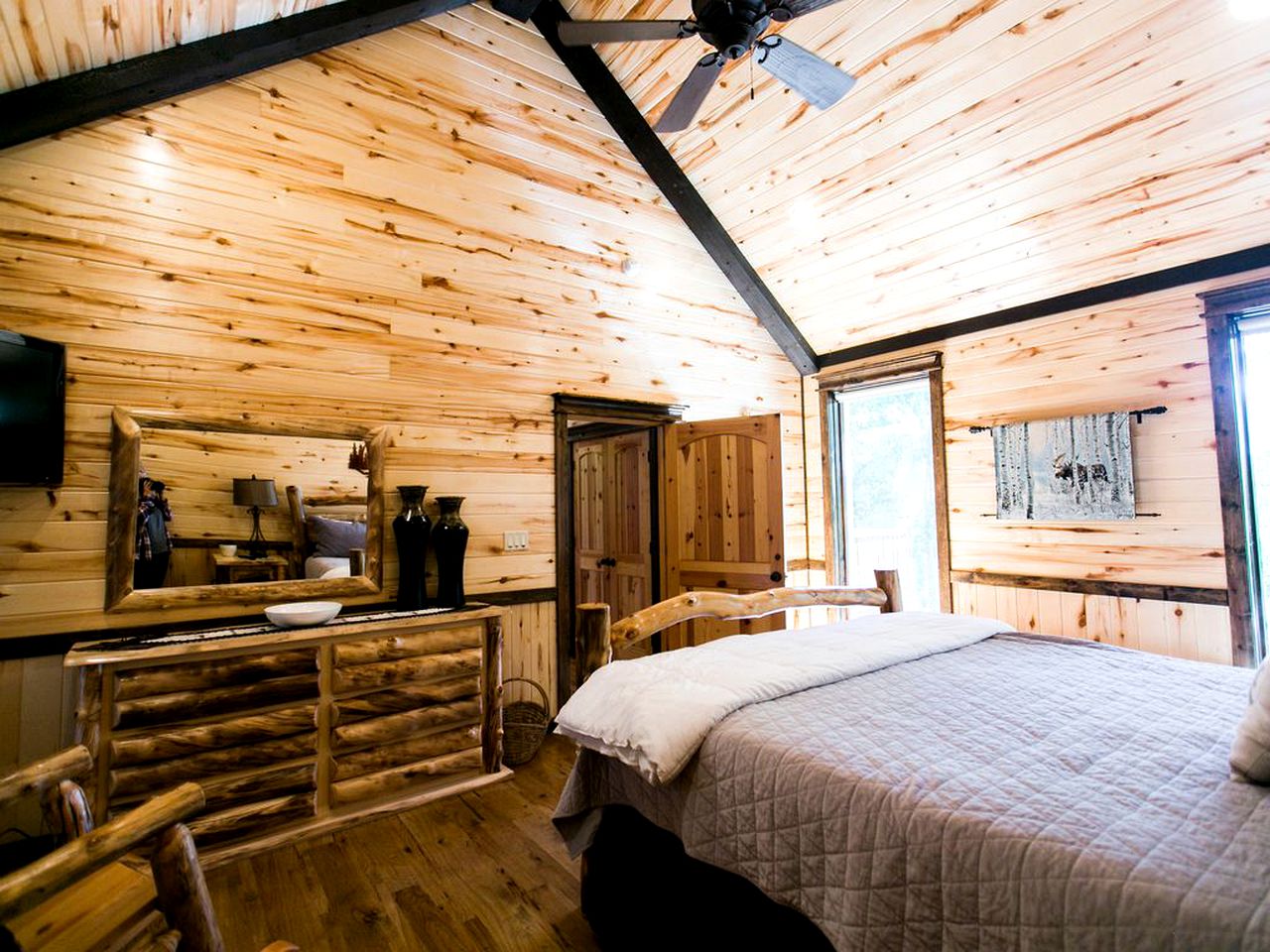 Spacious Luxury Log Cabin with Serene Woodland Views in Broken Bow, Oklahoma