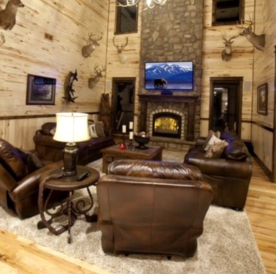 Delightful Unique Log Cabin Rental with Hot Tub near Oklahoma's Broken Bow Lake