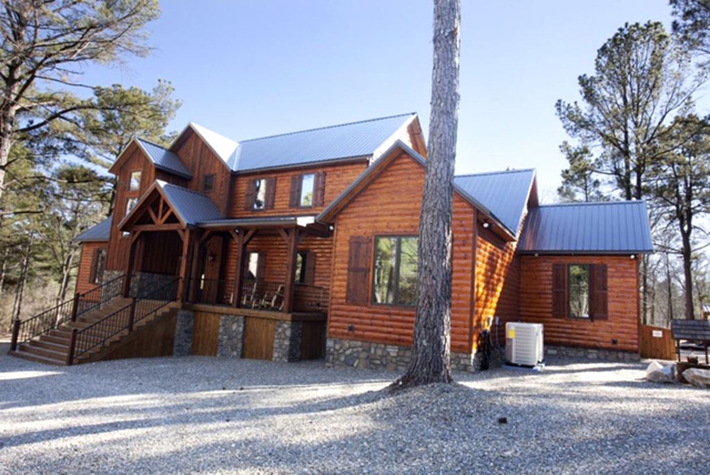 Delightful Unique Log Cabin Rental with Hot Tub near Oklahoma's Broken Bow Lake