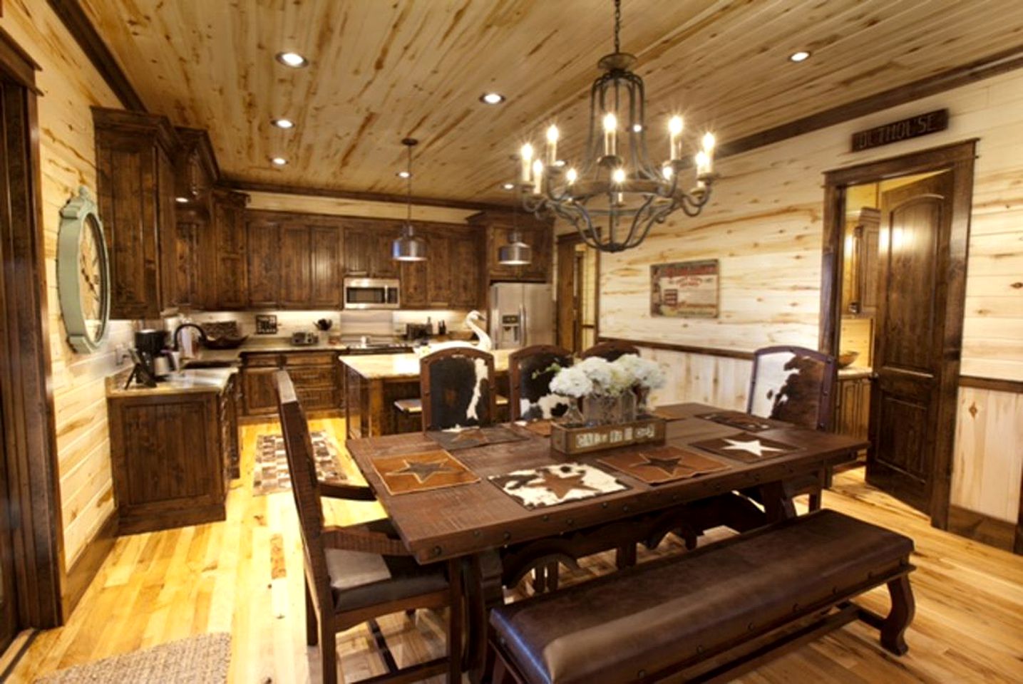 Delightful Unique Log Cabin Rental with Hot Tub near Oklahoma's Broken Bow Lake