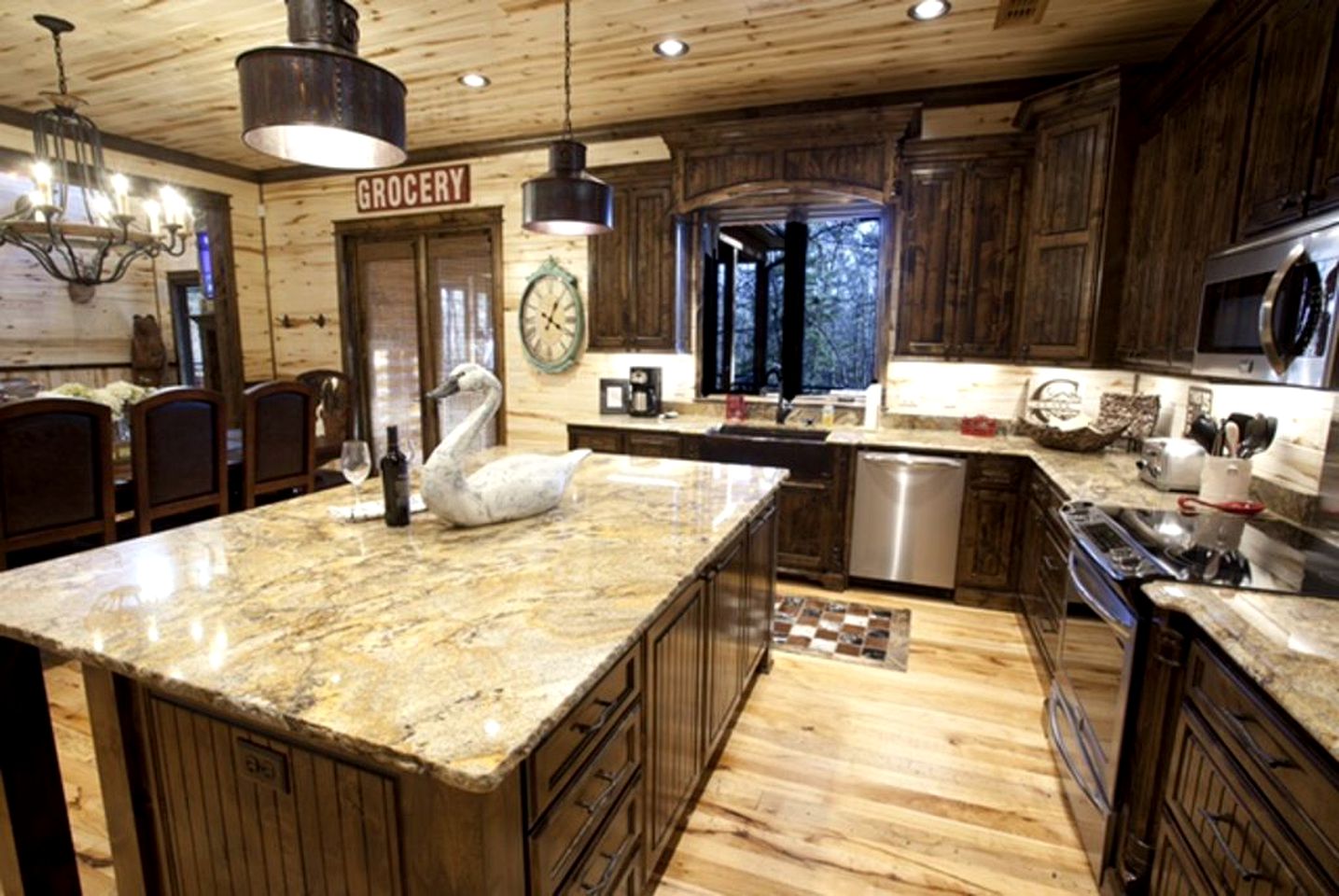 Delightful Unique Log Cabin Rental with Hot Tub near Oklahoma's Broken Bow Lake