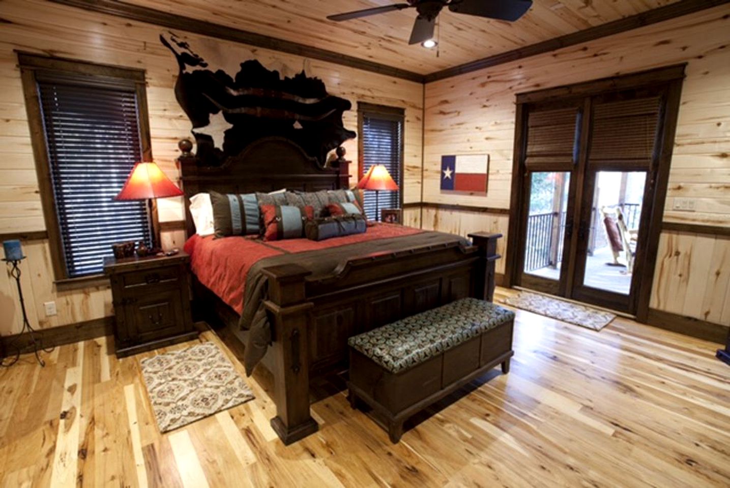 Delightful Unique Log Cabin Rental with Hot Tub near Oklahoma's Broken Bow Lake