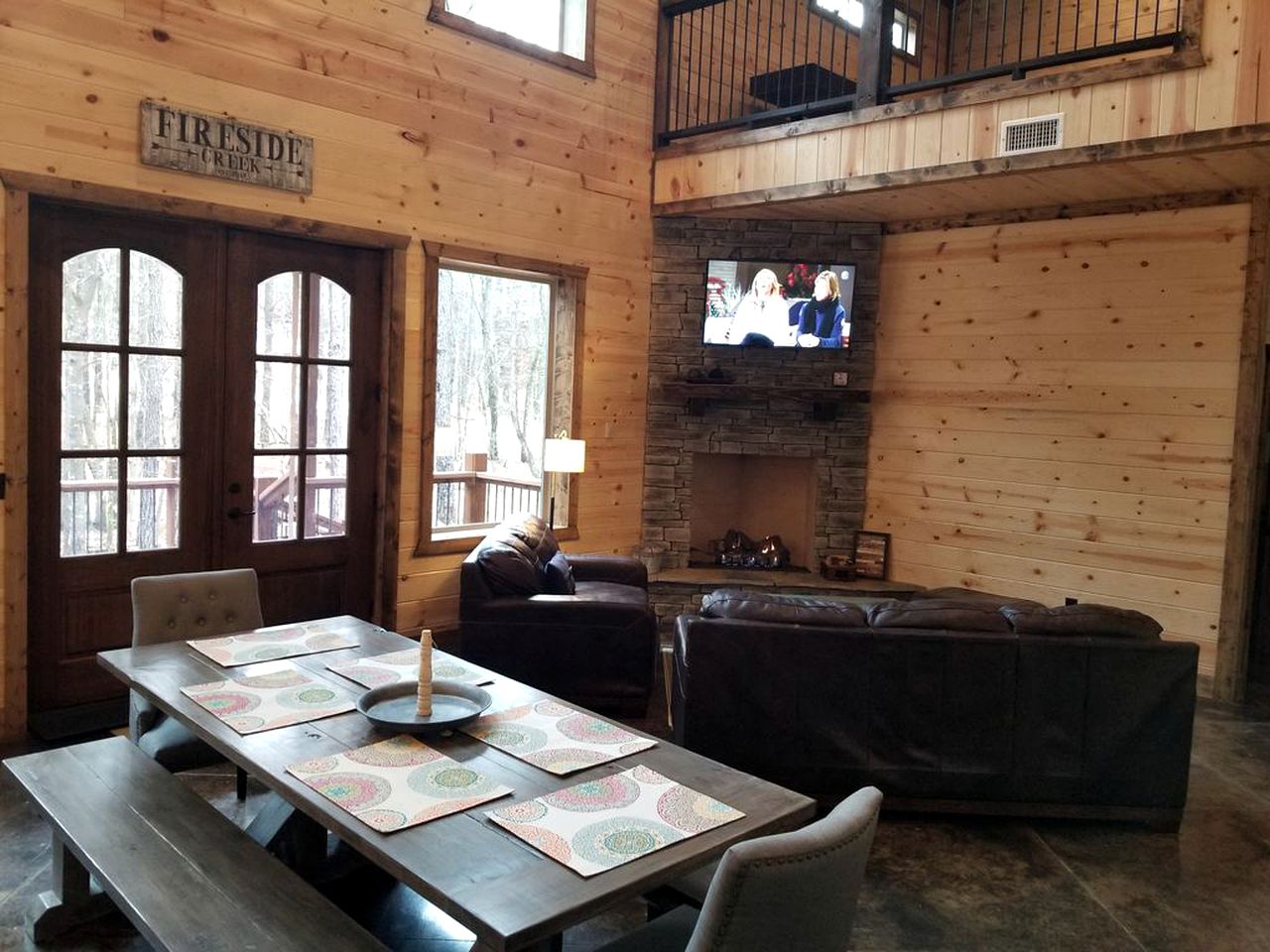 Cabin Rental with an Outdoor Fireplace near Beavers Bend State Park, Oklahoma