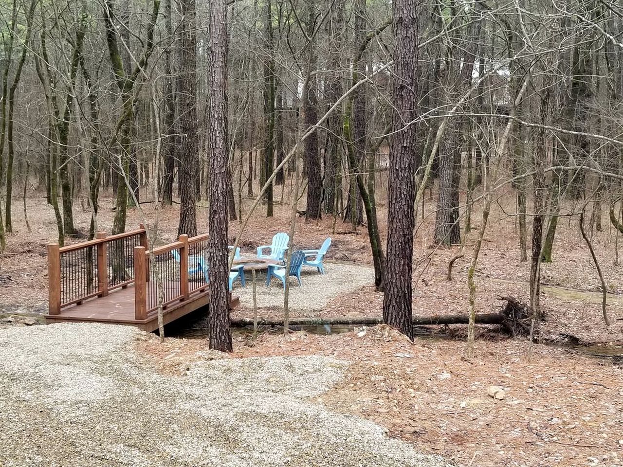 Cabin Rental with an Outdoor Fireplace near Beavers Bend State Park, Oklahoma