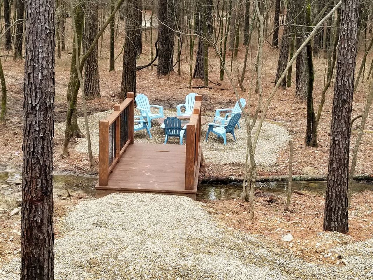 Cabin Rental with an Outdoor Fireplace near Beavers Bend State Park, Oklahoma