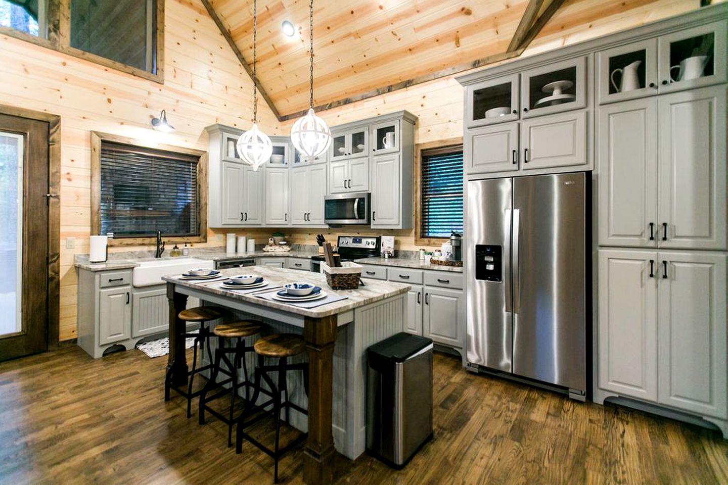 Luxury Cabin Accommodation with a Hot Tub near Broken Bow in Oklahoma