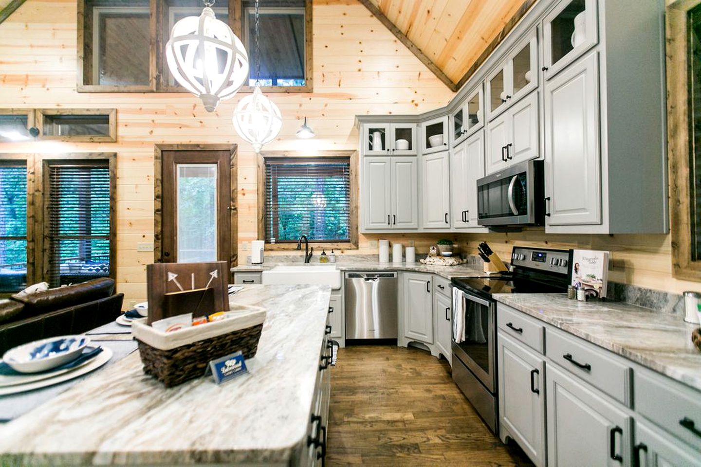 Luxury Cabin Accommodation with a Hot Tub near Broken Bow in Oklahoma