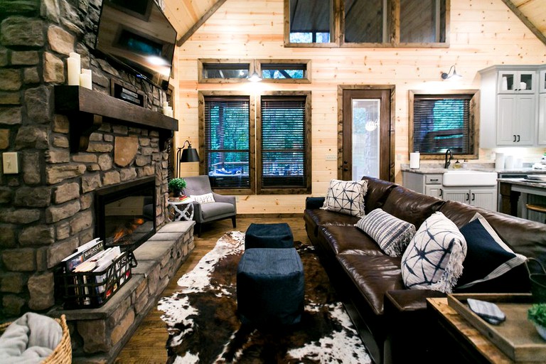 Cabins (Hochatow, Oklahoma, United States)