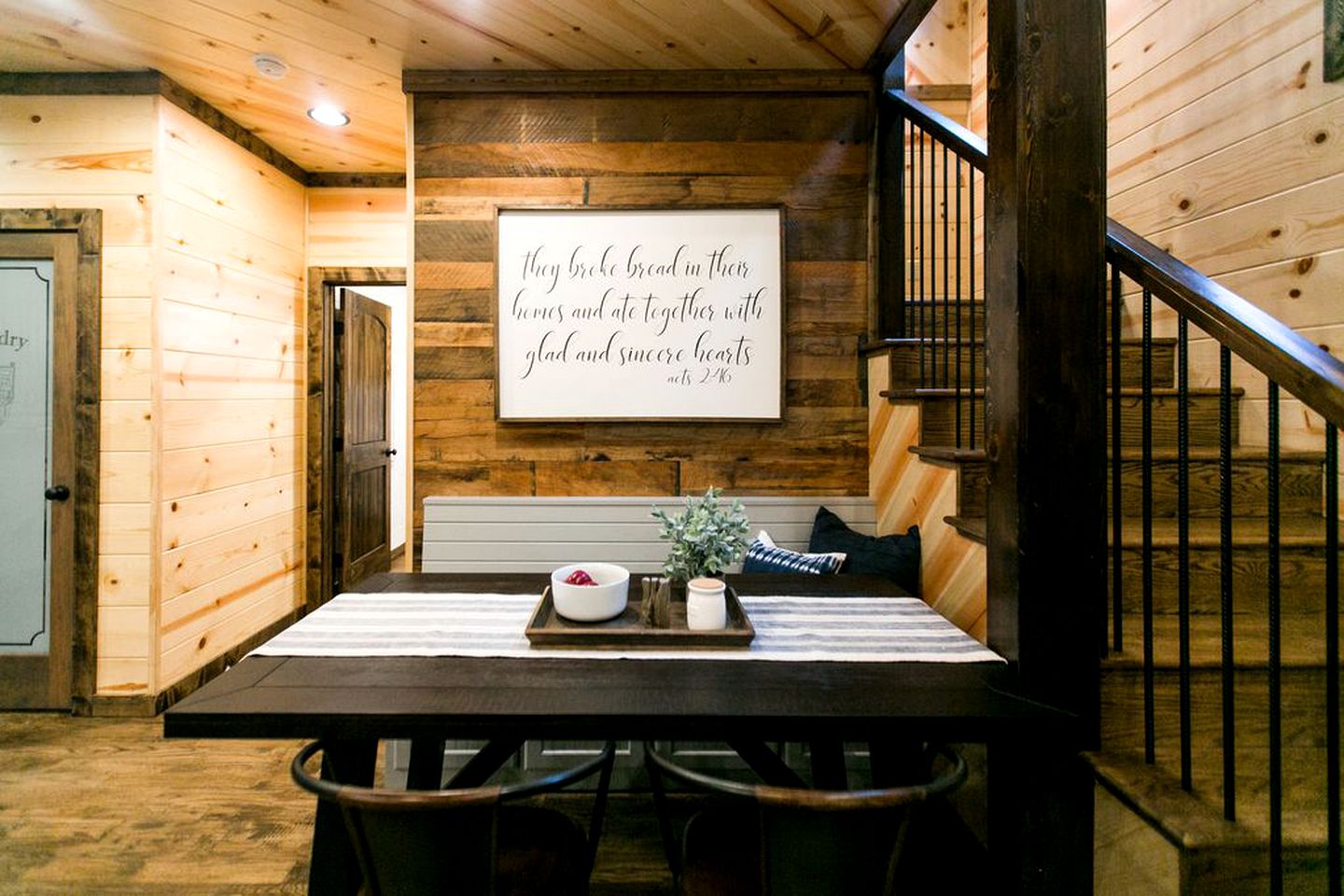 Luxury Cabin Accommodation with a Hot Tub near Broken Bow in Oklahoma