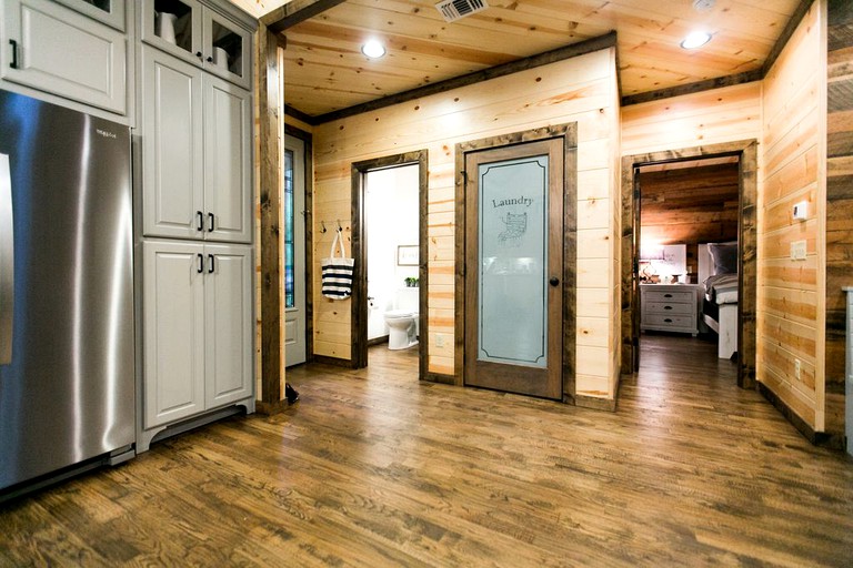 Cabins (Hochatow, Oklahoma, United States)