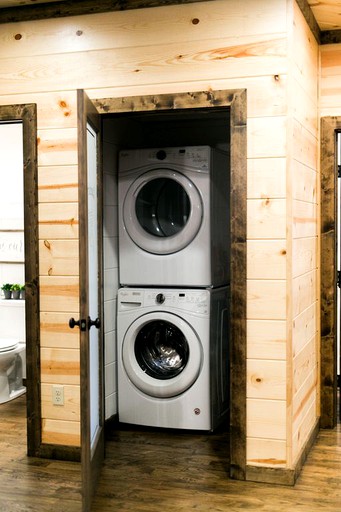 Cabins (Hochatow, Oklahoma, United States)