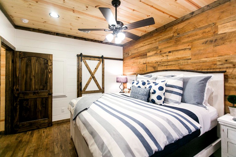 Cabins (Hochatow, Oklahoma, United States)