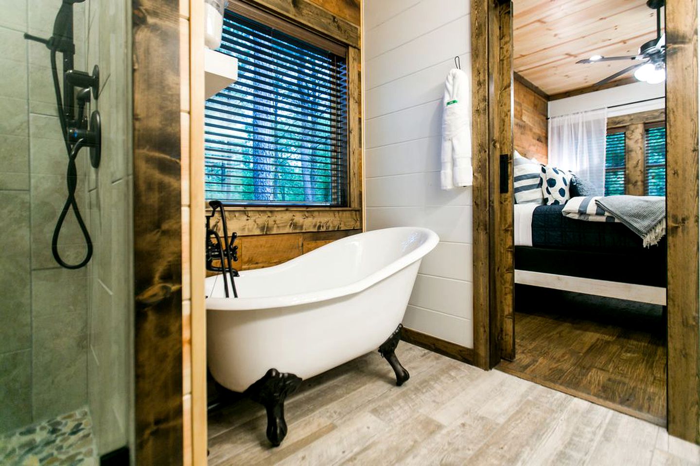 Luxury Cabin Accommodation with a Hot Tub near Broken Bow in Oklahoma