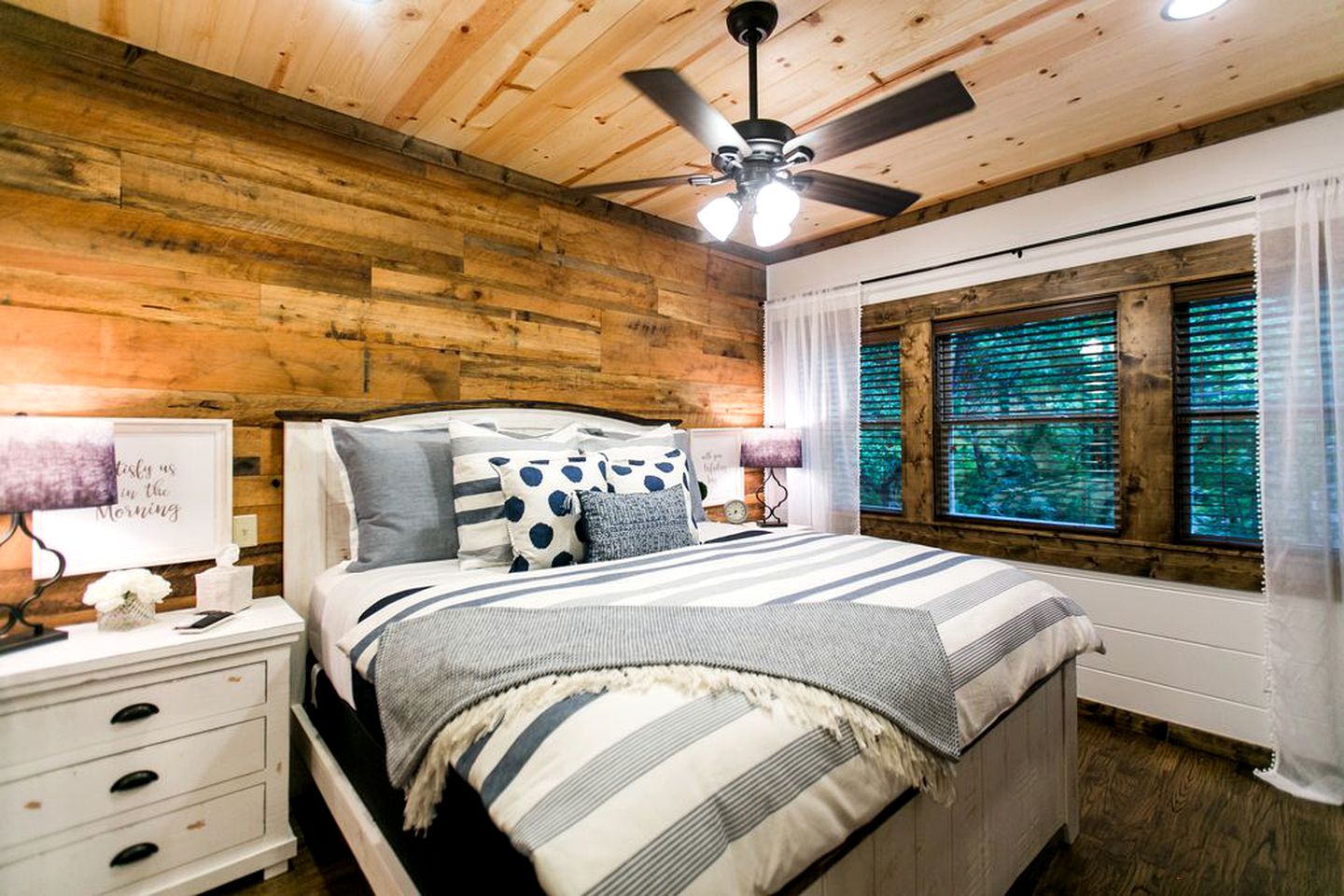 Luxury Cabin Accommodation with a Hot Tub near Broken Bow in Oklahoma