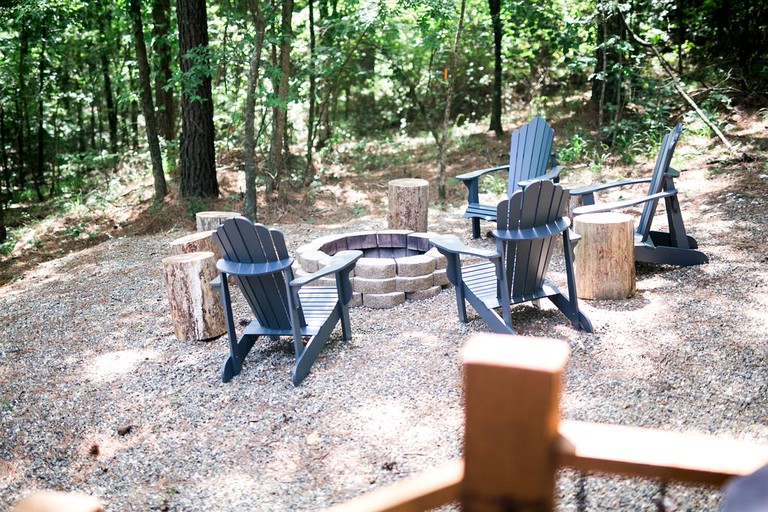 Cabins (Hochatow, Oklahoma, United States)