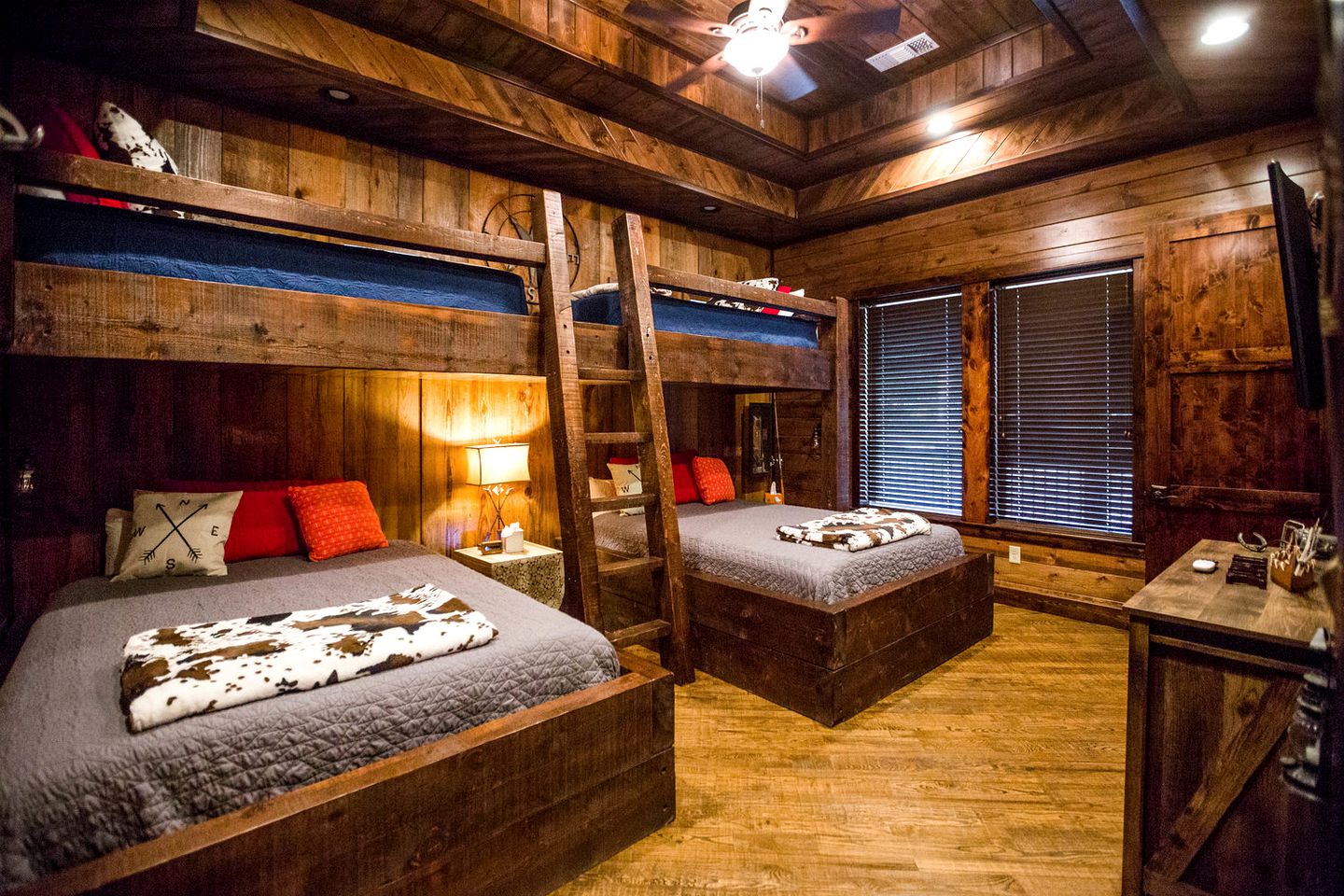 Serene Luxury Cabin Rental with Breathtaking Views near Broken Bow Lake in Oklahoma