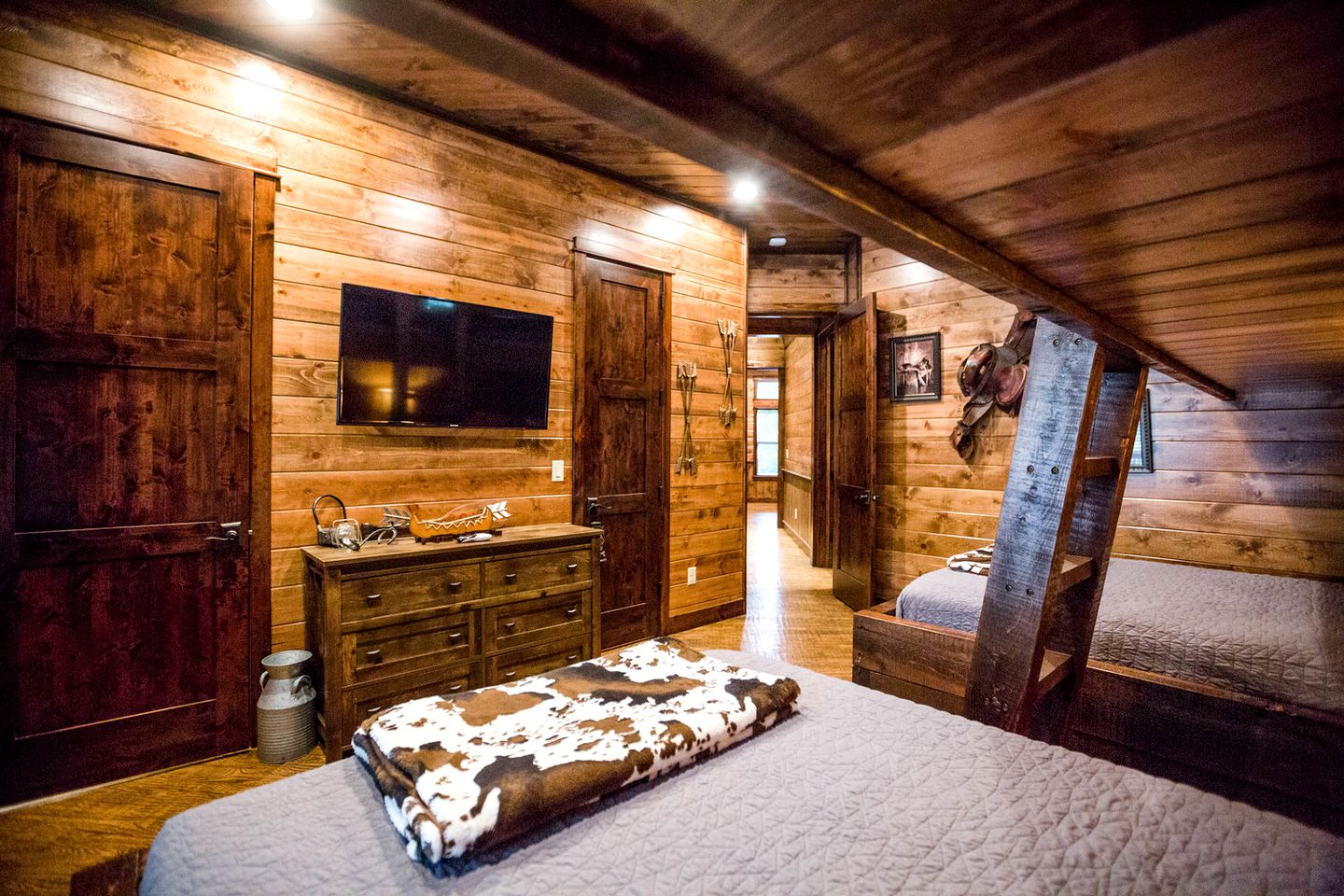 Serene Luxury Cabin Rental with Breathtaking Views near Broken Bow Lake in Oklahoma