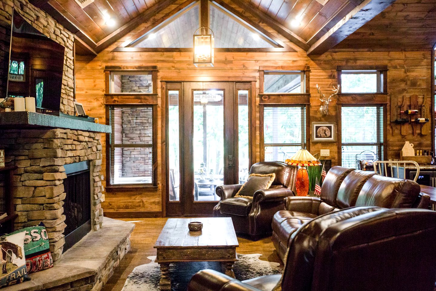 Serene Luxury Cabin Rental with Breathtaking Views near Broken Bow Lake in Oklahoma