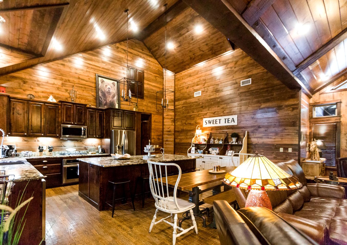 Serene Luxury Cabin Rental with Breathtaking Views near Broken Bow Lake in Oklahoma